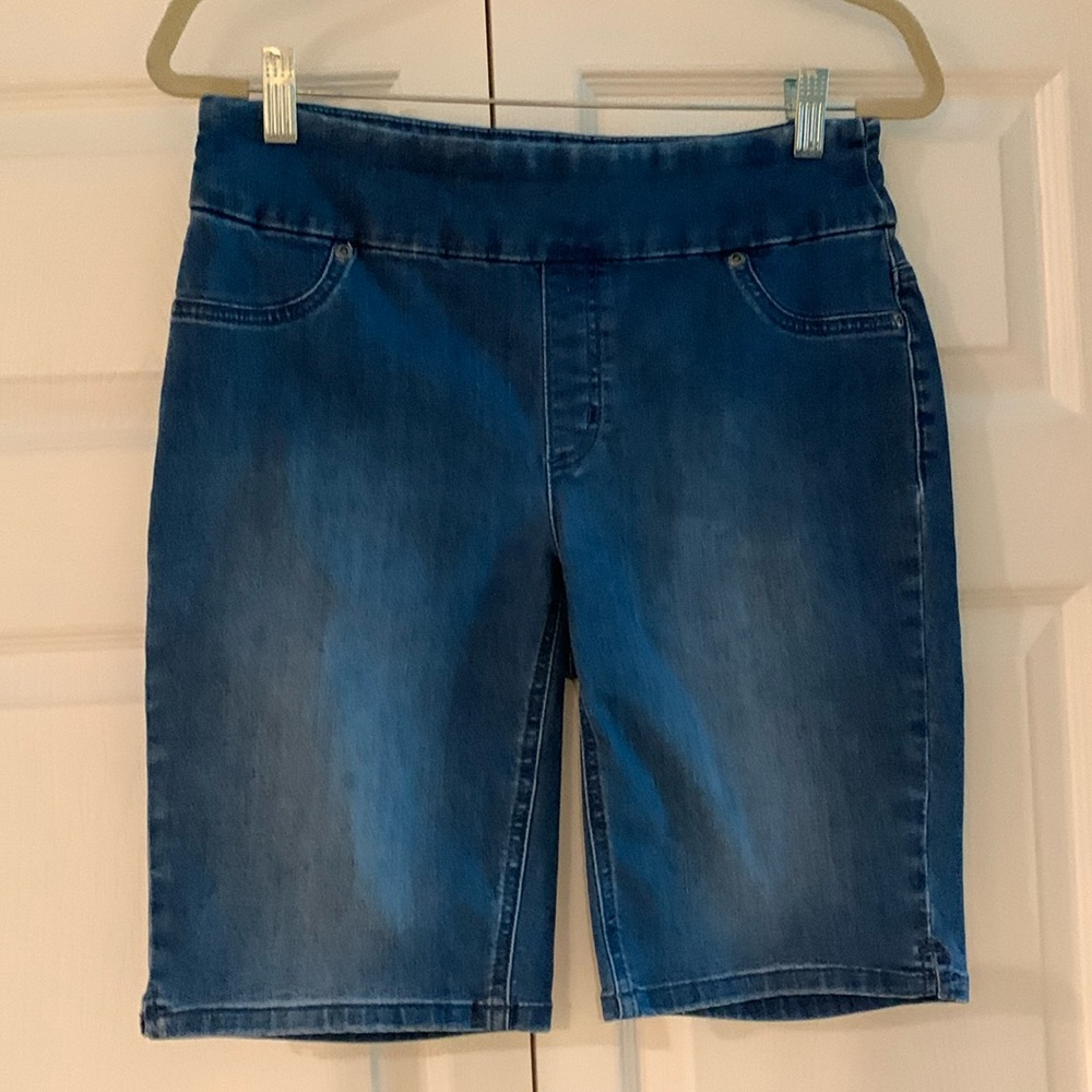 Chicos Perfect Stretch Soft Jegging Short